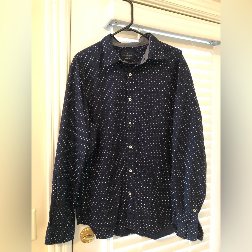 Men’s long sleeve button down GREAT condition.